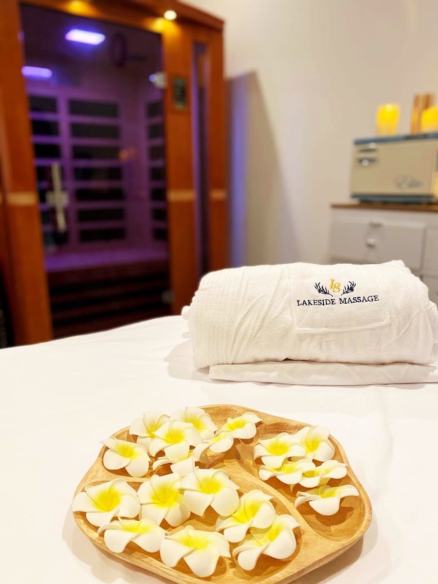 Lakeside massage, photo 2