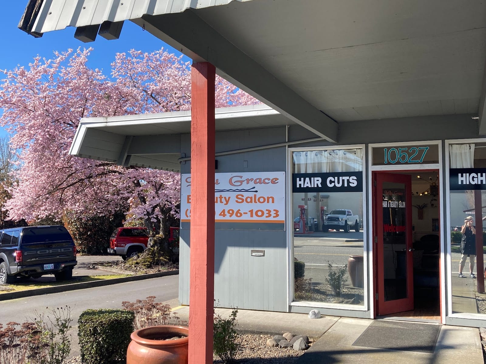 Salon 1:11 ( previously Lu Lu Grace)
