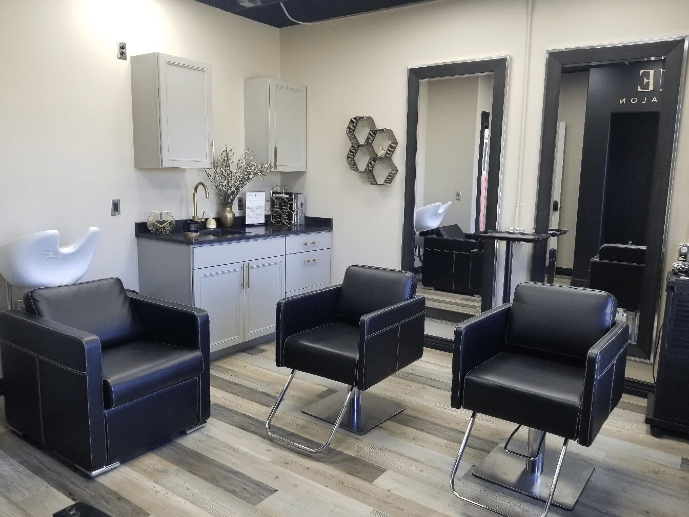 JV SALON & SUITES, photo 2