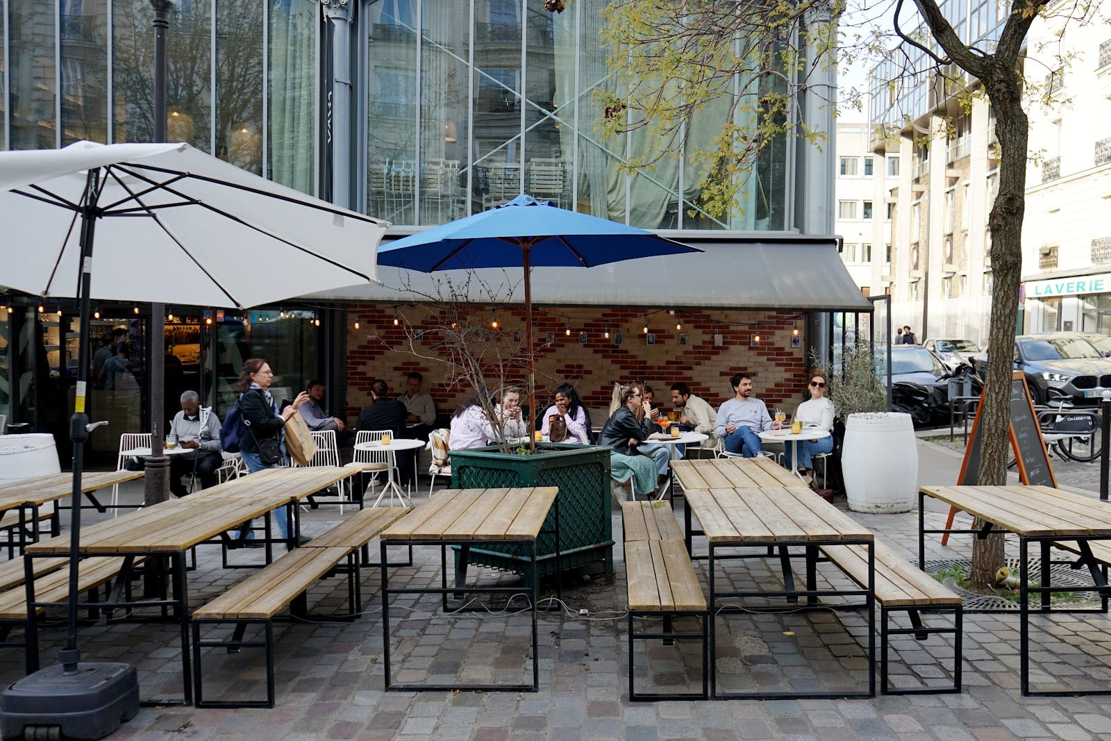 Yaya Secrétan - Restaurant méditerranéen festif avec terrasse, photo 2