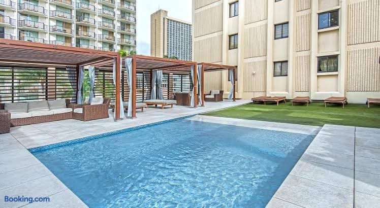 Seashore Waikiki studio 1 block from a beach No Resort Fees