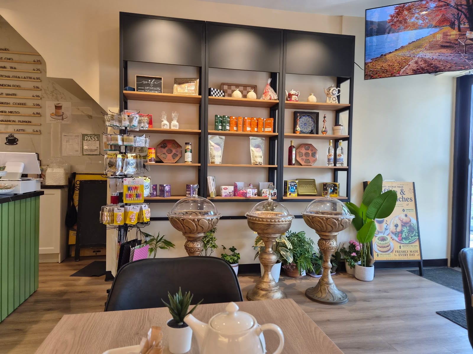 Cafe Avenue Road