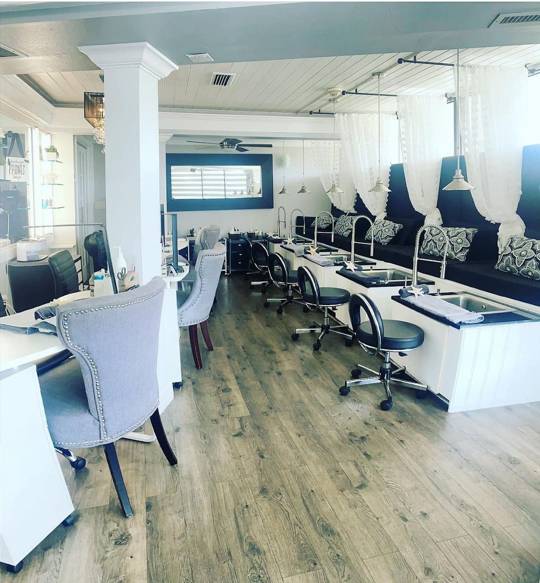 Les Ciseaux Salon and Spa