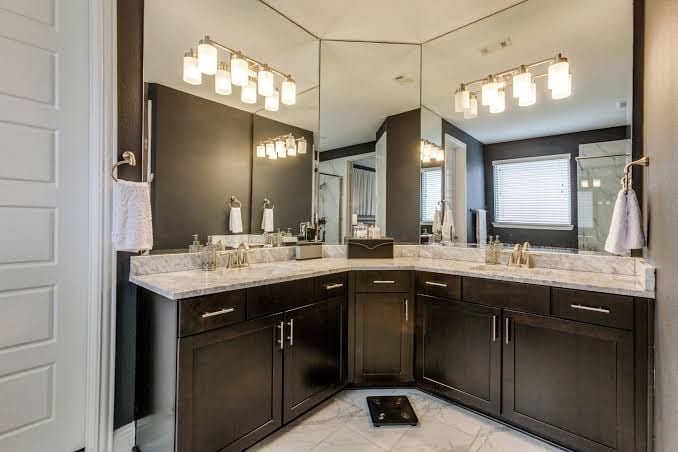 4 Beds 4 bath EV Charger, Gym, Pool table, Media, Yard, Water Filtration System., photo 3