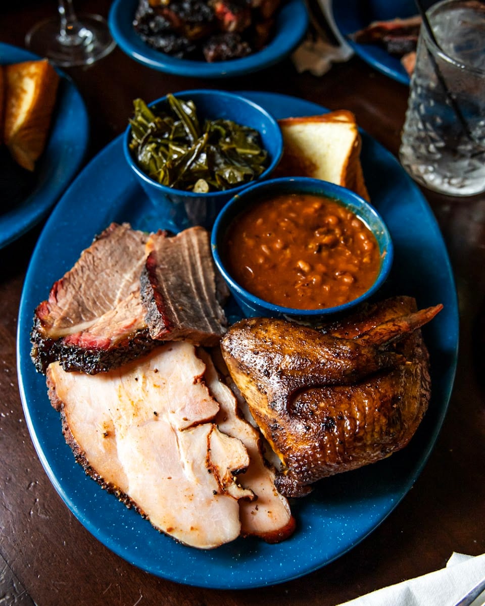 Mojo Smokehouse, BBQ & Blues