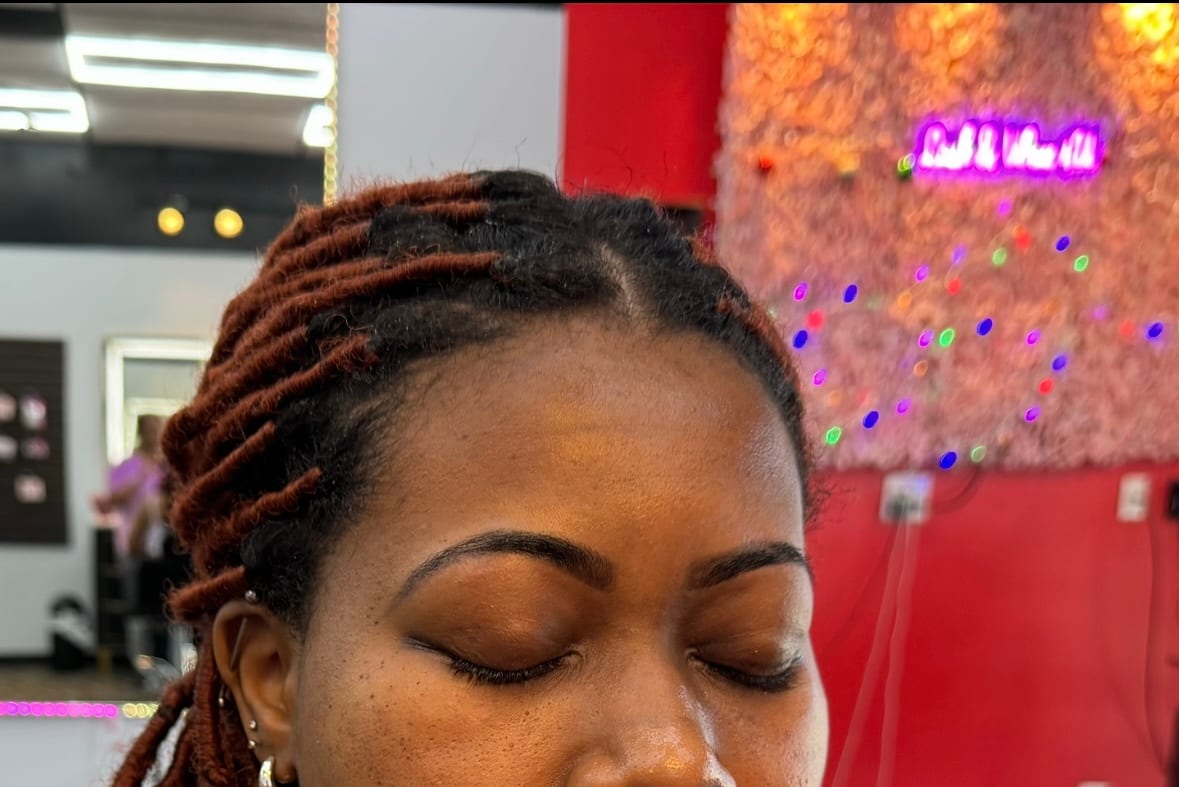 Lash & threads, photo 2