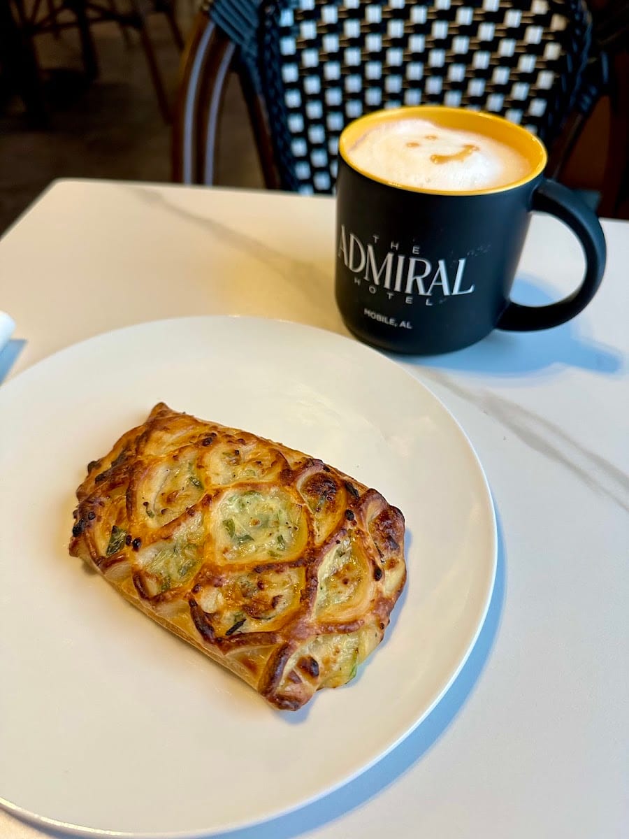 Le Café at The Admiral Hotel, photo 3