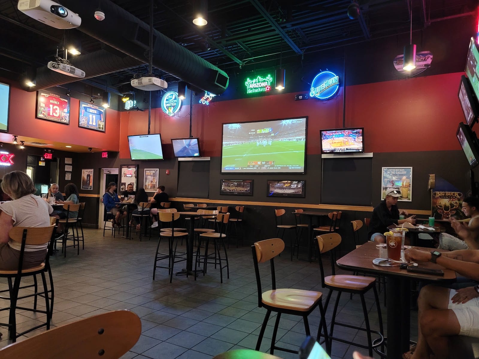 Buffalo Wild Wings, photo 4