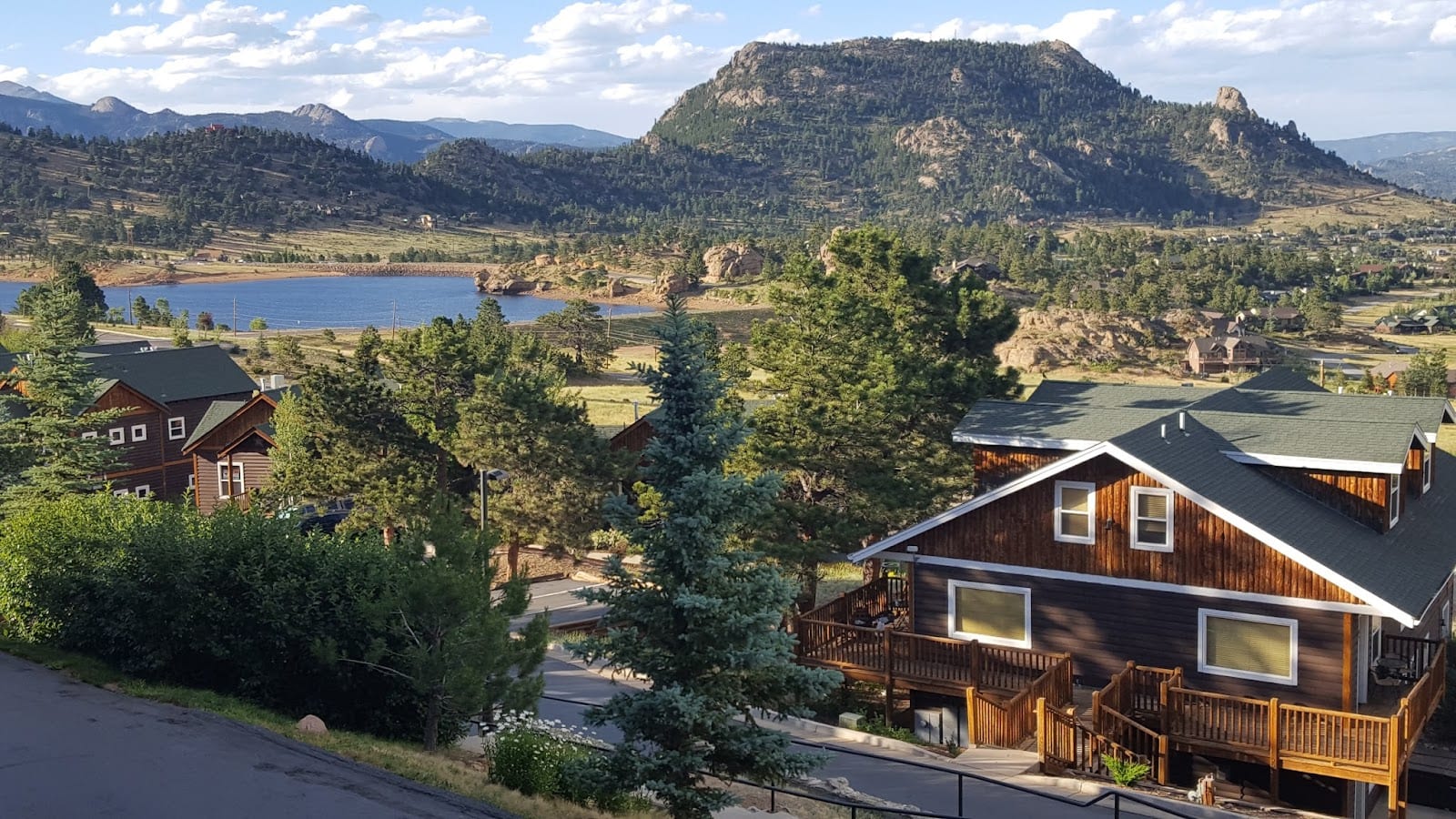 Mary's Lake Lodge