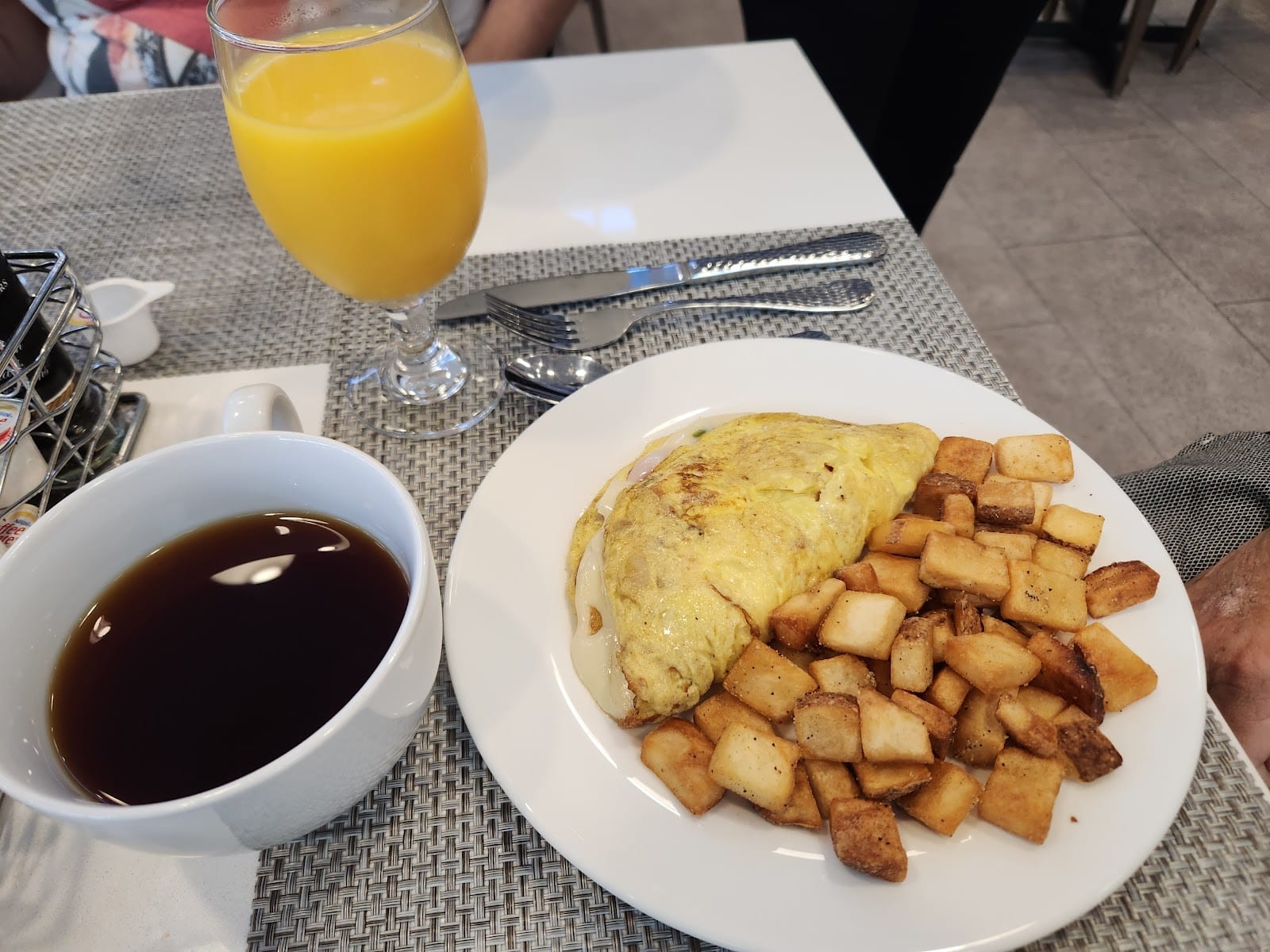 Bellini Cafe & Cocktail Lounge