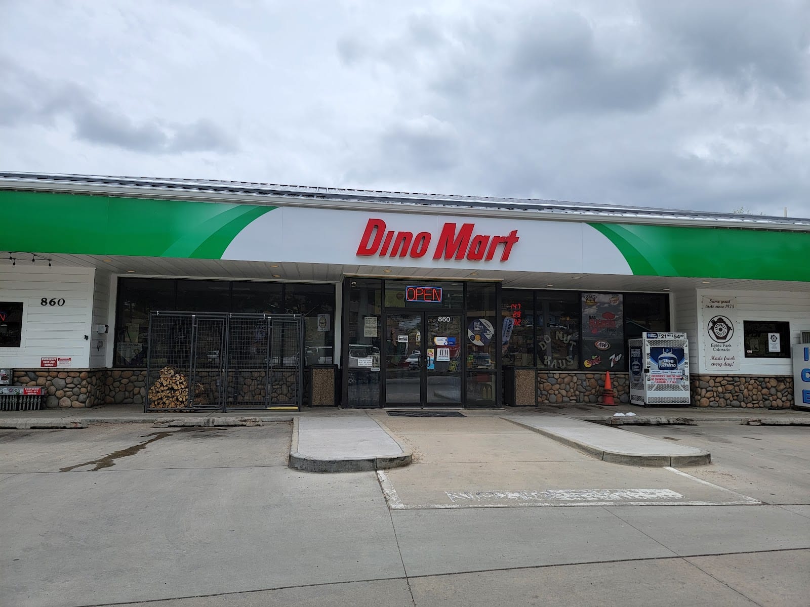 Sinclair Gas Station