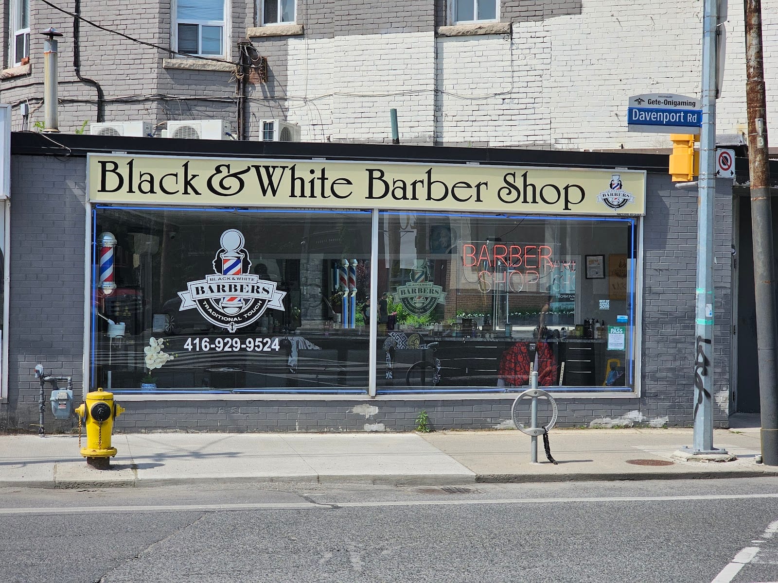 Black and White Barbershop, photo 4