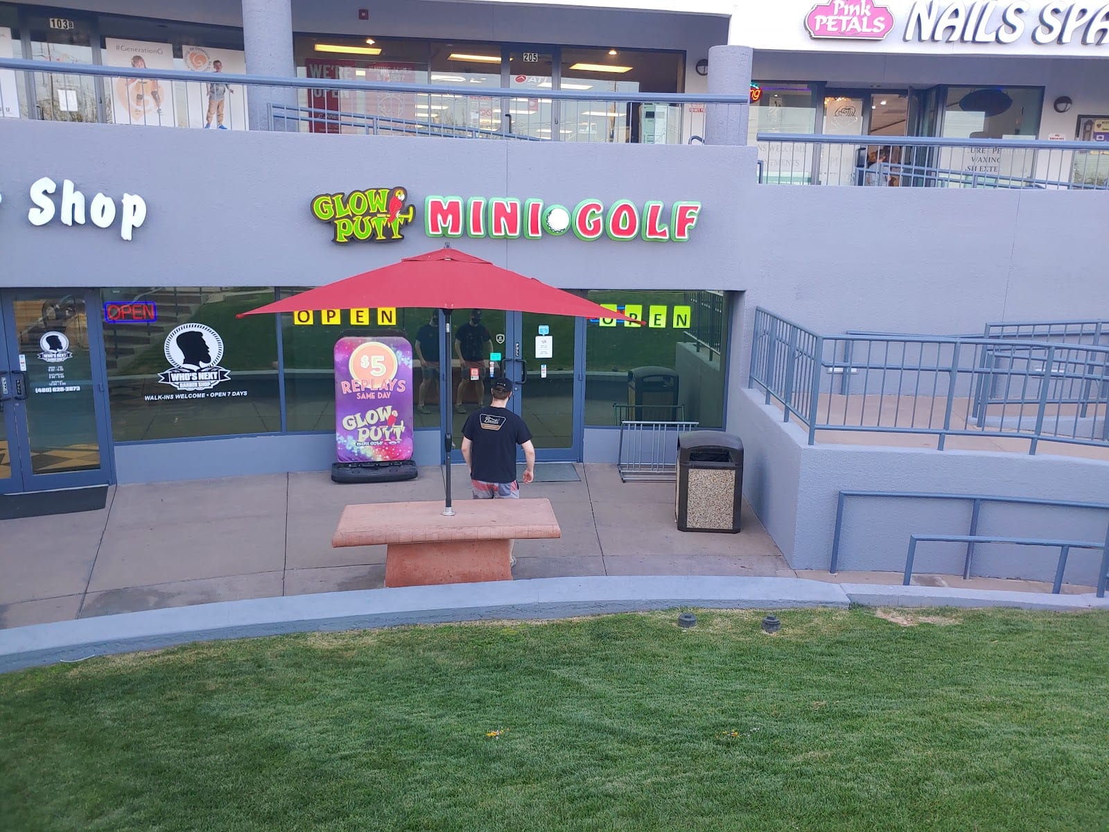 Glow Putt Mini Golf