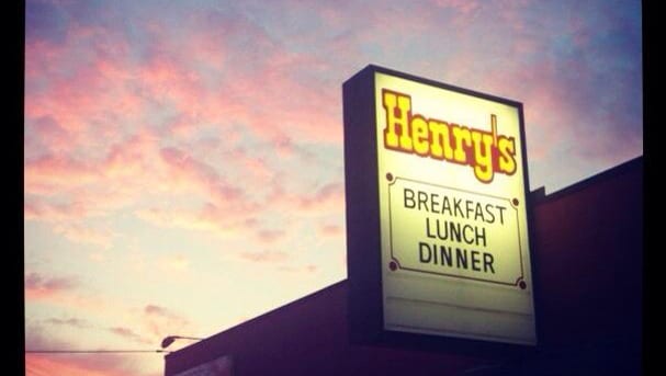 Henry's Bar and Grill, photo 4