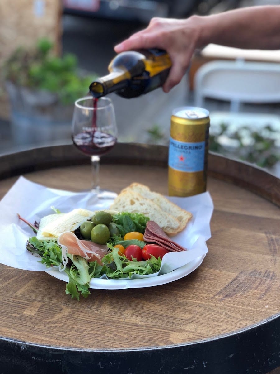Gratta Wines Market, Winery and Lounge