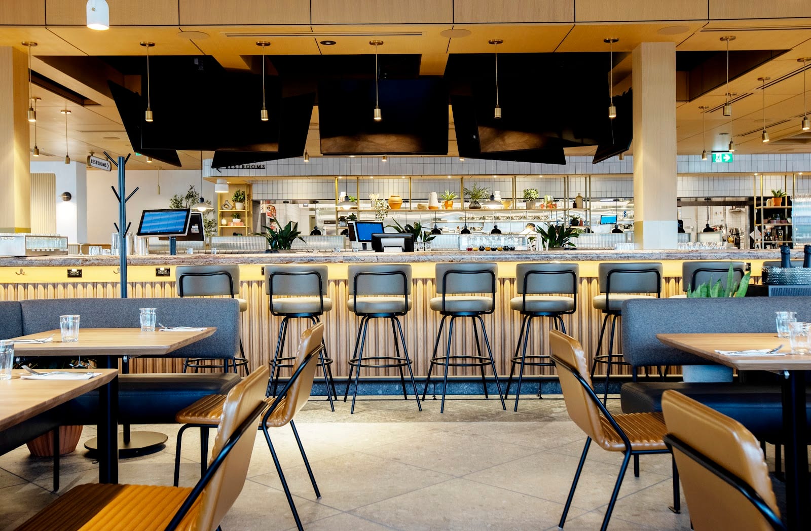 Earls Kitchen + Bar, photo 2