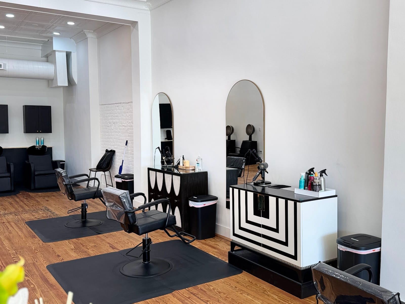 Salon On The Square