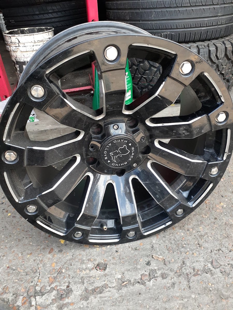 Guatemala tire shop, photo 3