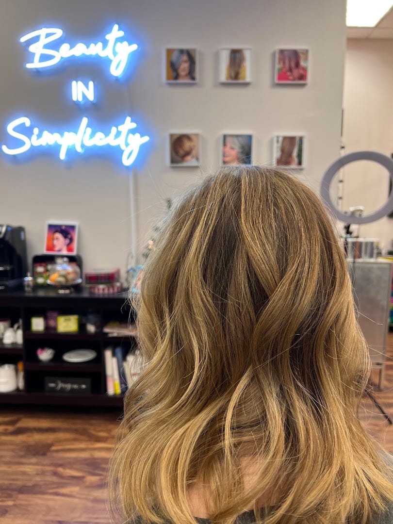 Simplicity A Salon, photo 4