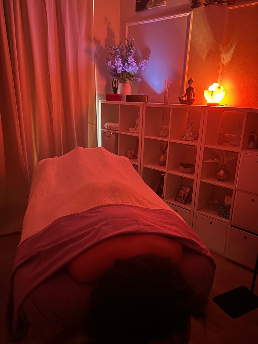 R&B Massage Therapy Relax & Benefits