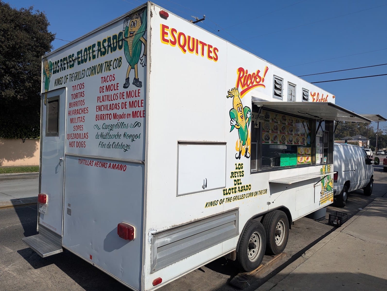 Los Reyes del Elote Asado, photo 2