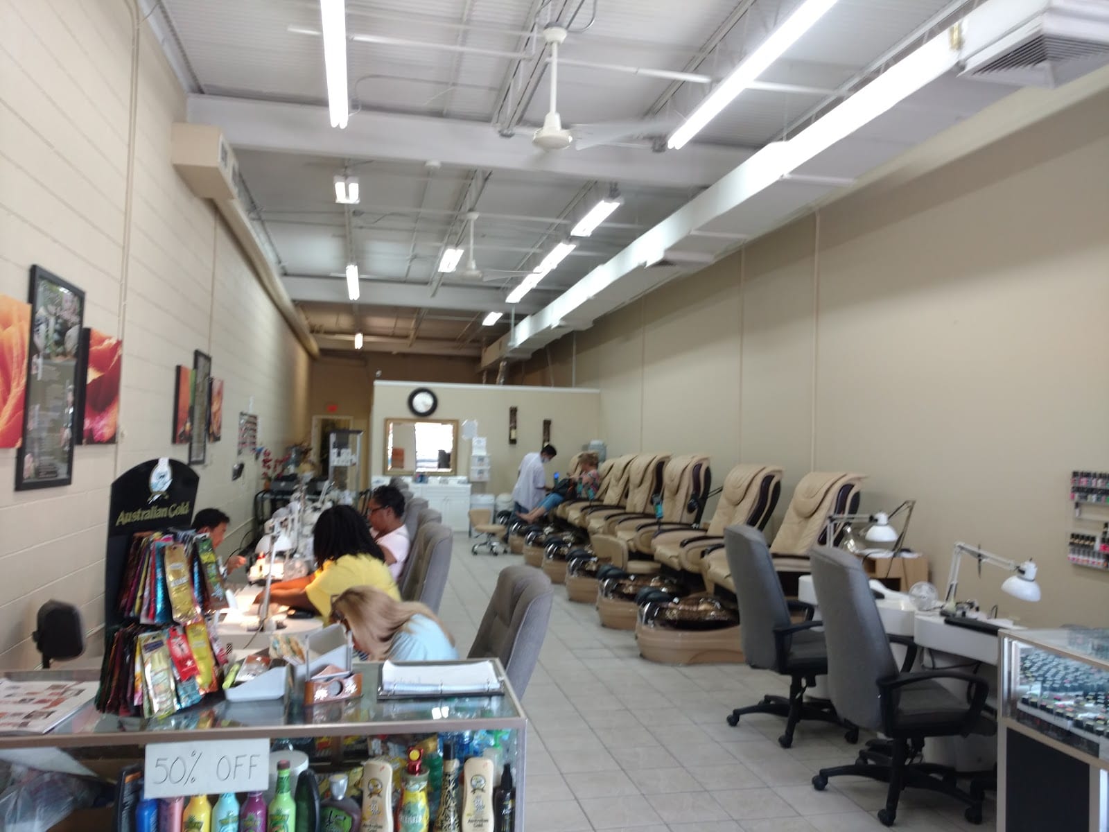 Century Nails & Tan, photo 3