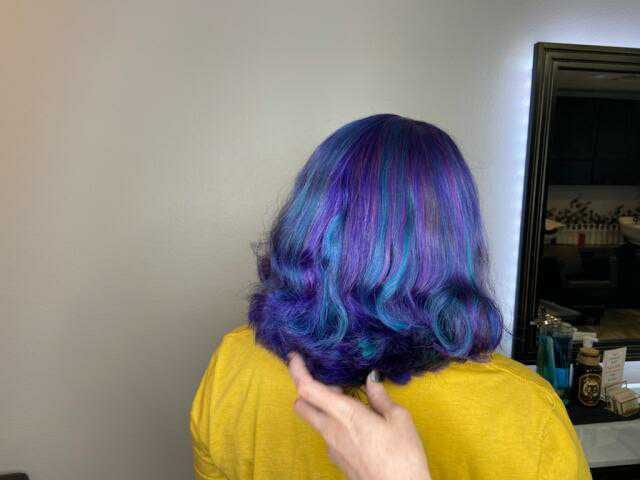 Red Feather Salon, photo 3