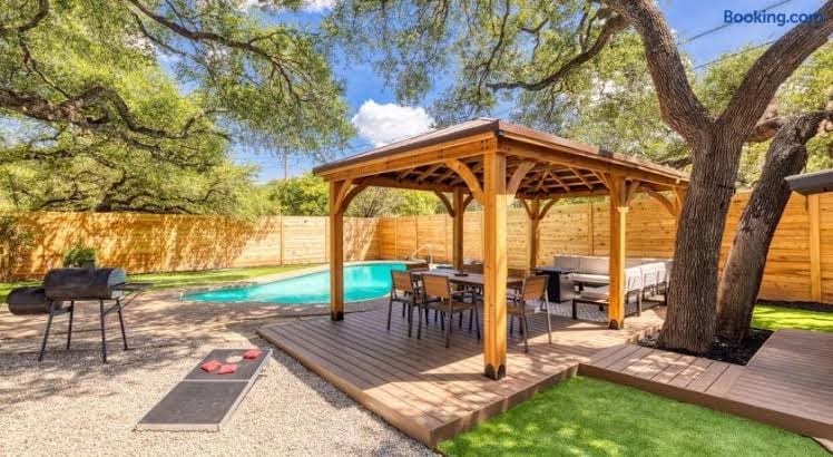 Lone Star Luxe - Heated Pool - Game room - Mini-Golf Bar - Vacation Home