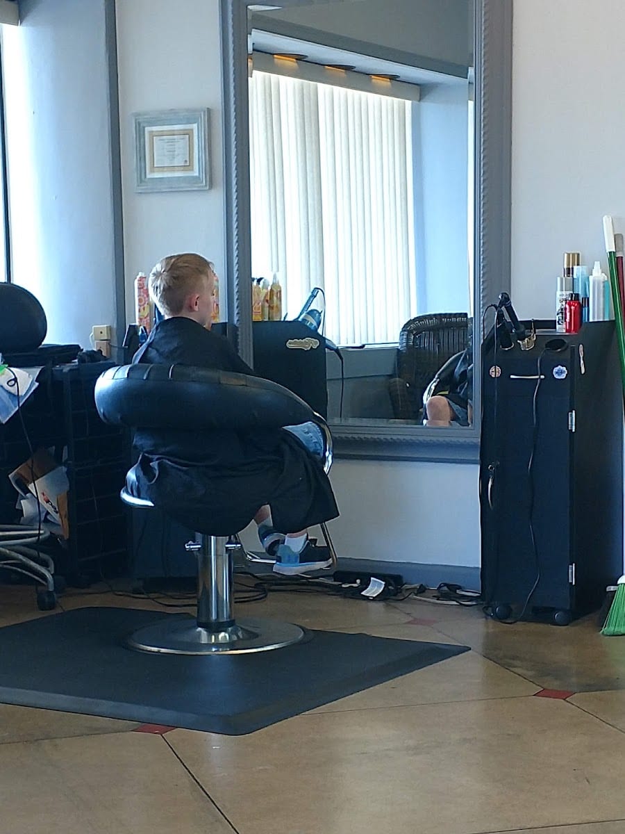 Axis Salon