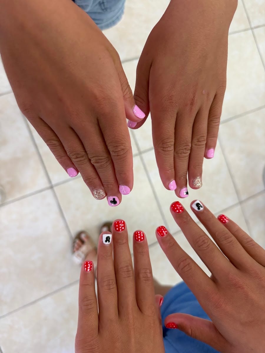 Lucky Nails, photo 4