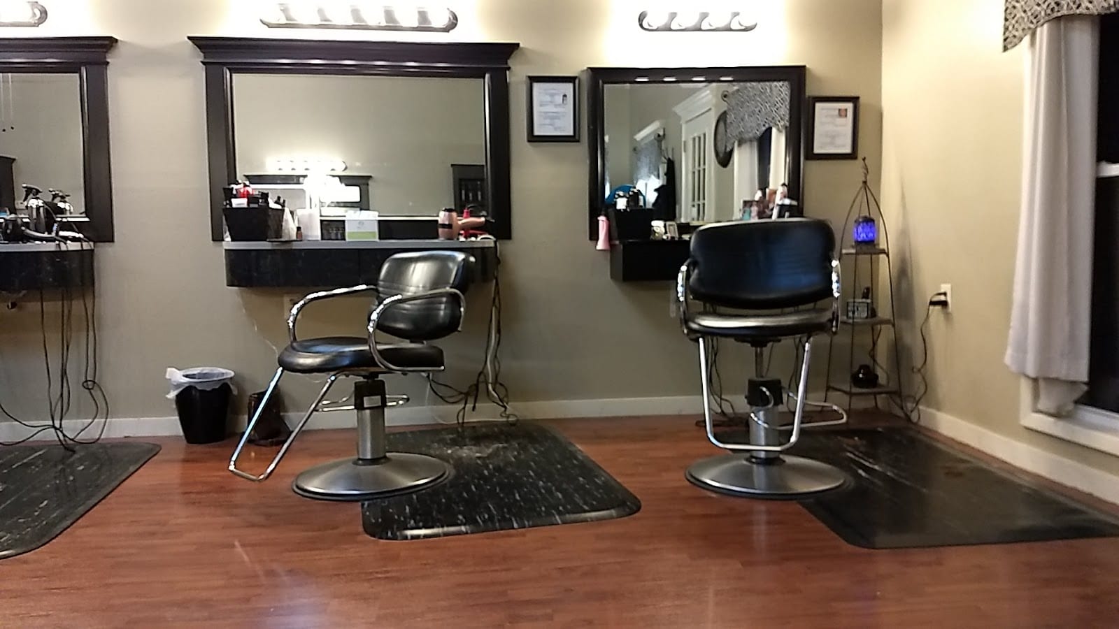 Total-E-Clips Salon & Massage