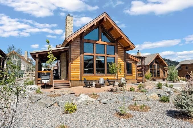 Lake Front! Mtn/Lake Views,HotTub,Gas FirePit,Walking Trail to town & shopping, photo 3