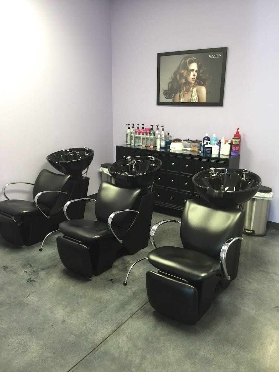 Solid Rock Salon, photo 2