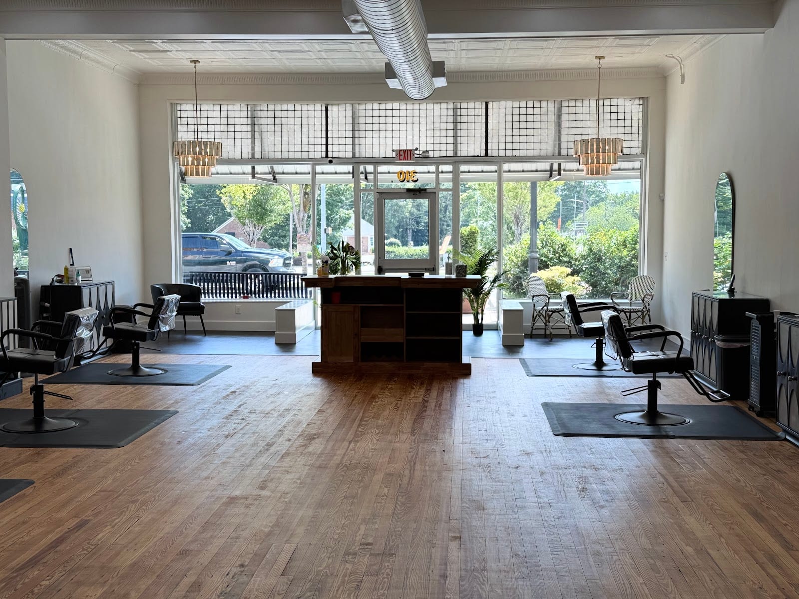 Salon On The Square, photo 2
