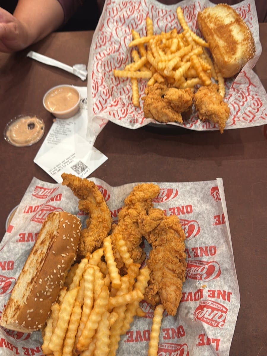 Raising Cane's Chicken Fingers, photo 4