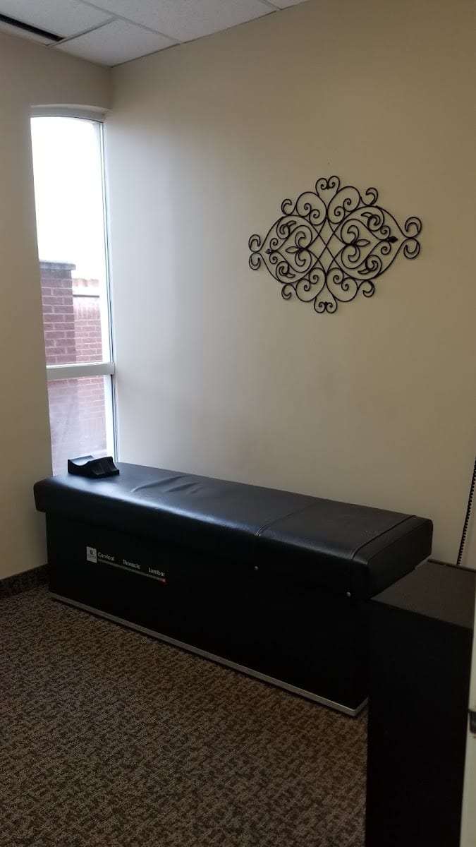 Quiroz Chiropractic - Carrollton, photo 2