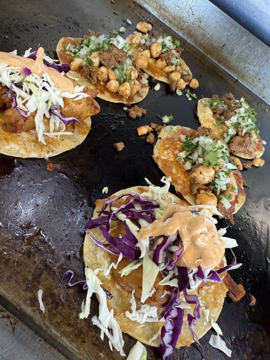 La Reveliada Tacos and Mariscos