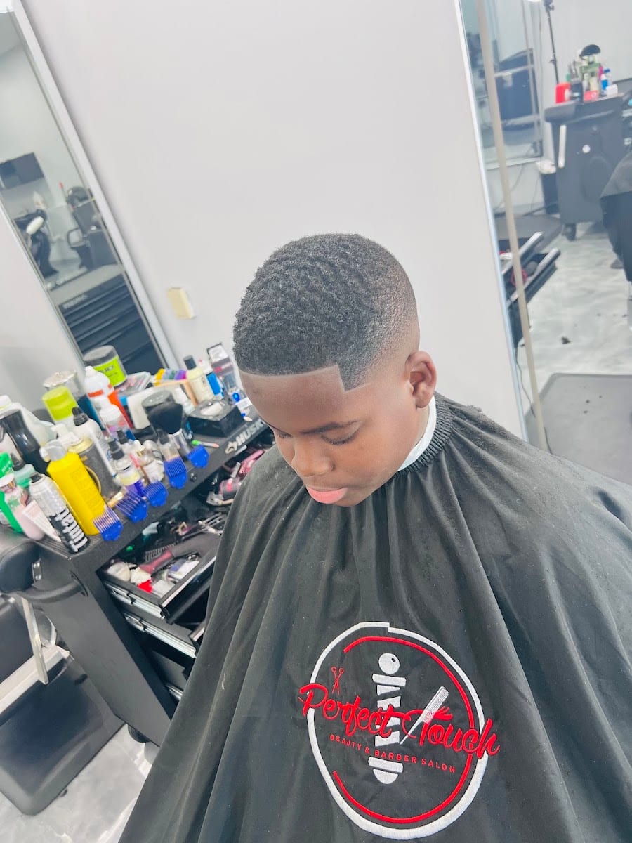 M904 barbershop, photo 2