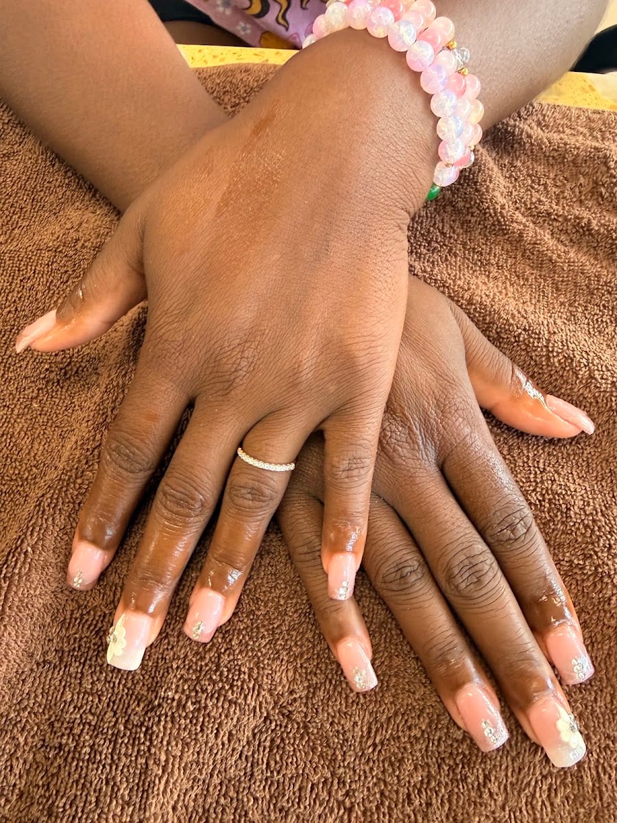 Nails Max