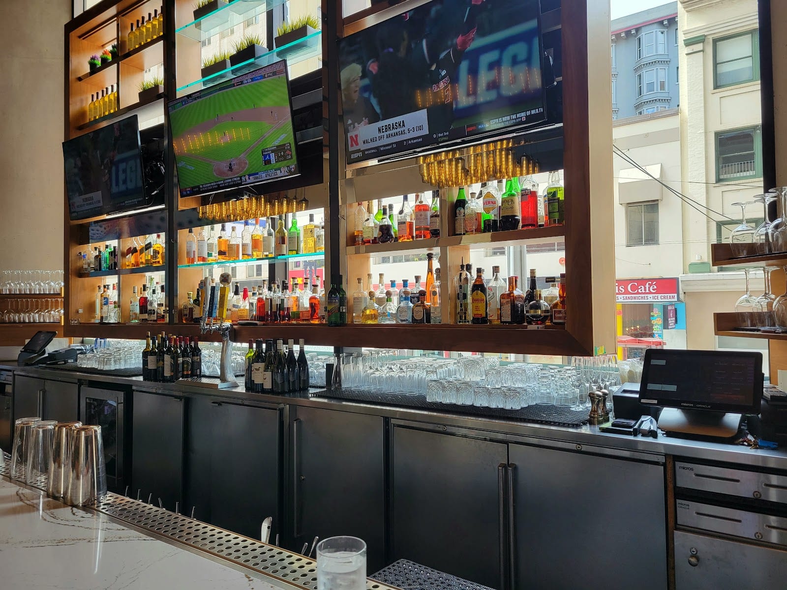 OneUp Restaurant & Lounge, photo 3