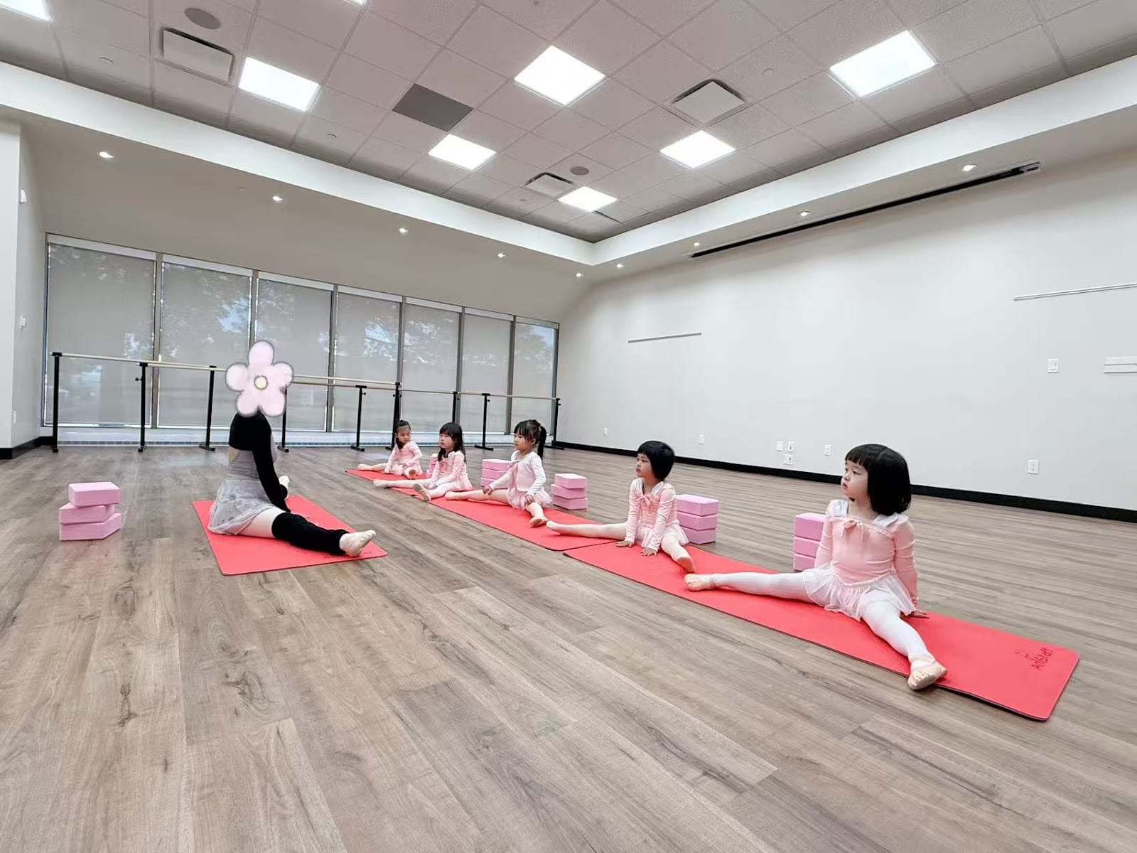 Starlight Art Centre (星熠舞蹈学院)