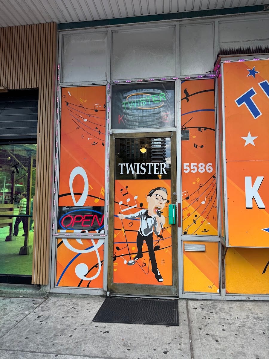 Yonge Karaoke, photo 3