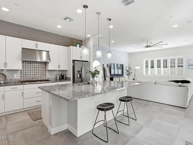 Megan Keruskin - Compass Arizona - Scottsdale & Phoenix Realtor - Relocation Expert, photo 3