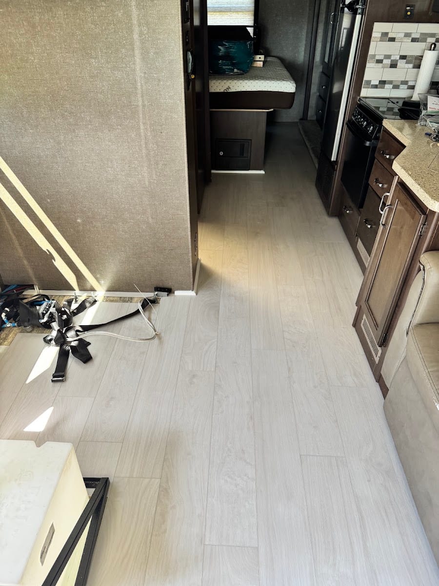 Down 2 The Floor, photo 3