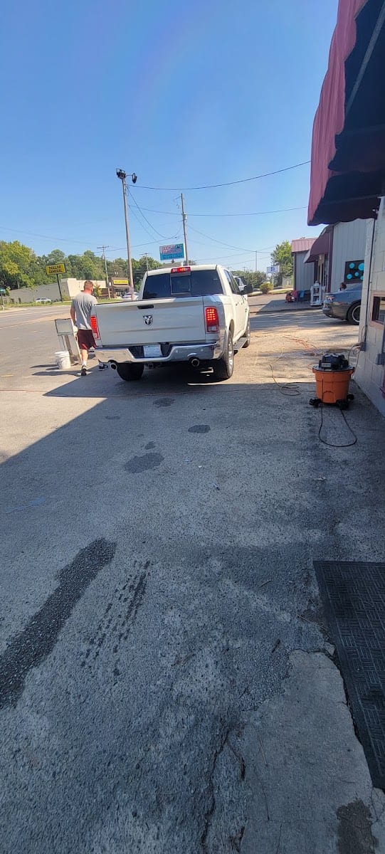 Suds N Bubbles Carwash & Detailing, photo 2