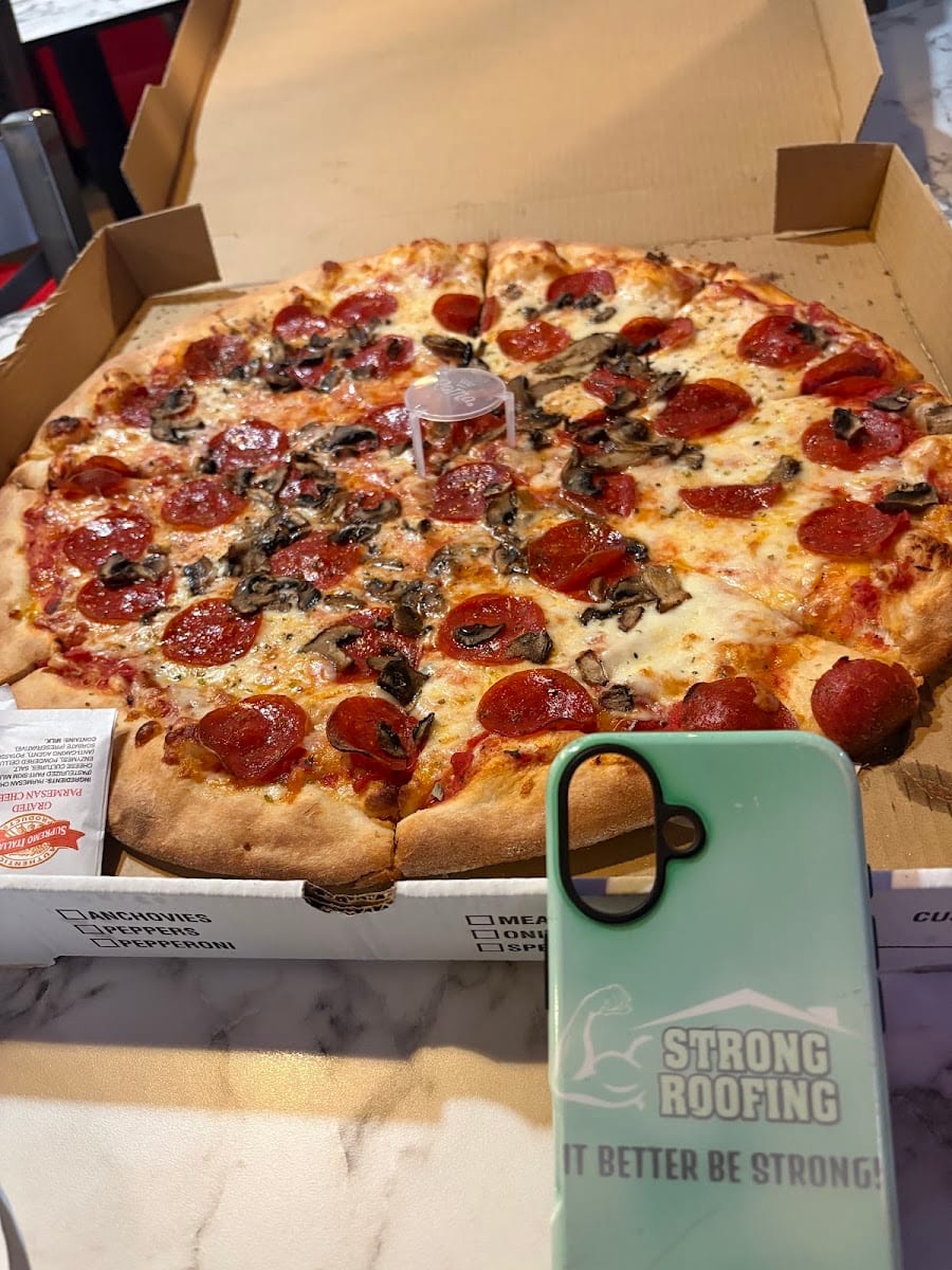Rico's Pizza Gulfgate, photo 4