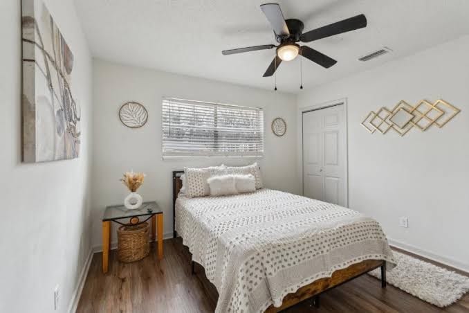 Beautiful Townhome Close To EVERYTHING (Pool Table /Arcade), photo 2
