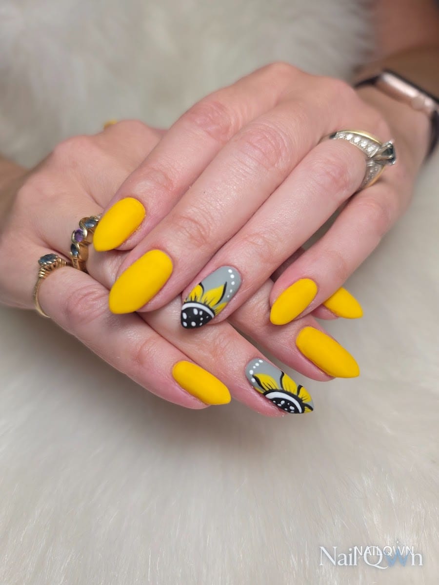 Custom Nails by Design