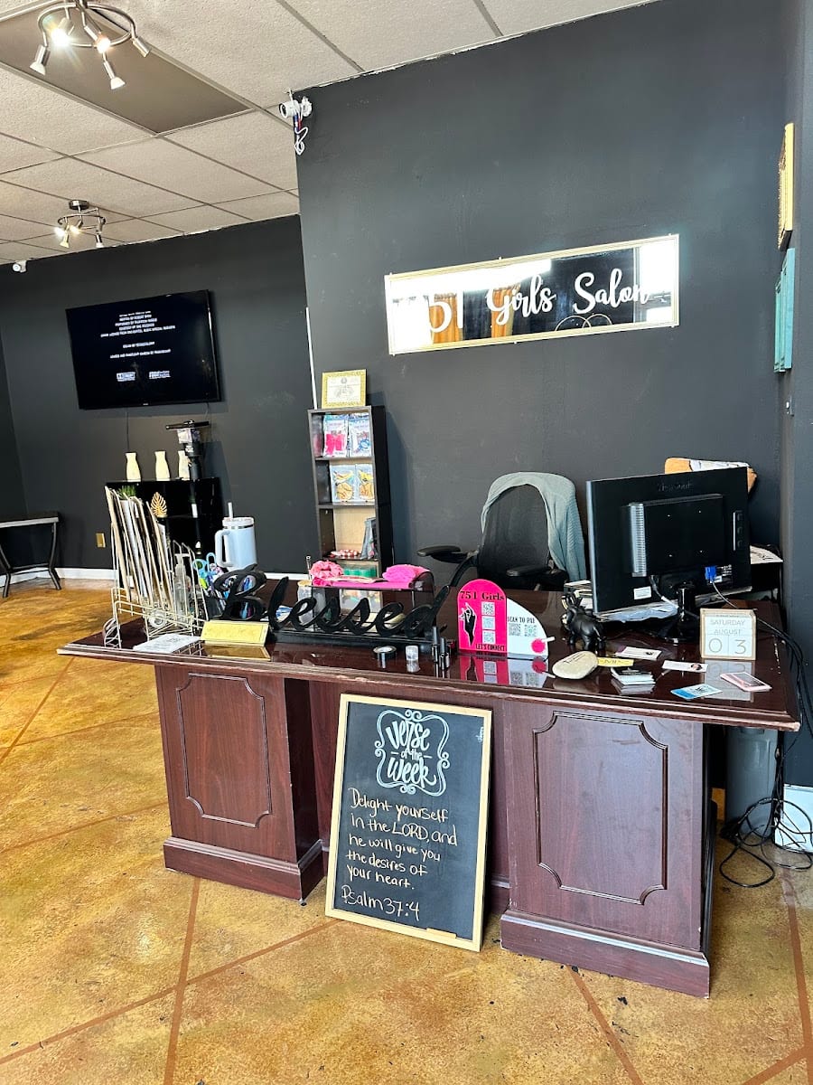 751 Girls Salon, photo 4
