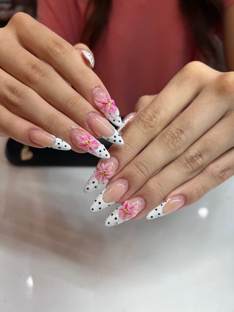 RT Nails & Spa
